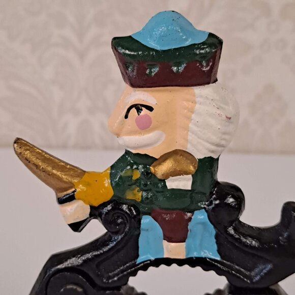 Cast Iron Lever Nutcracker on Wooden Base Vintage - Picture 8 of 9